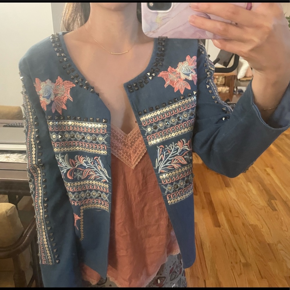 embossed denim jacket - Picture 8 of 9